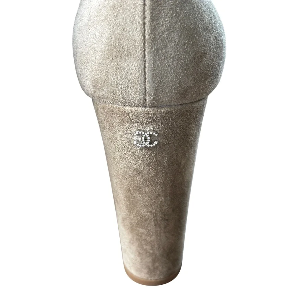 CHANEL elevate your